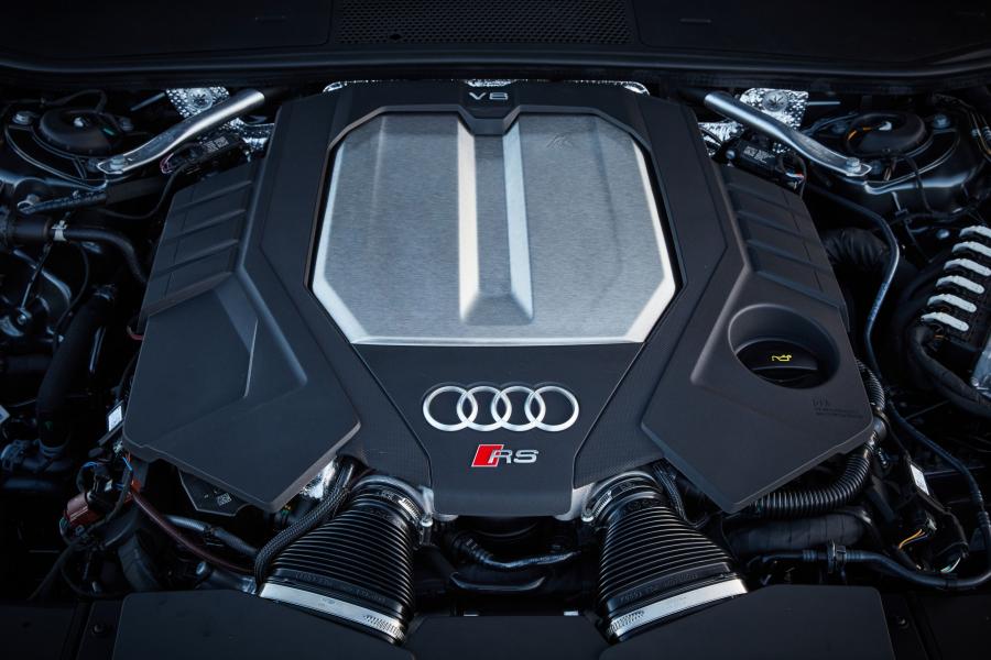 Моторный отсек Audi RS7 Sportback 2020 года  (AU) (фото 25 из 34)